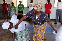 Kenya: les grands-mères apprennent les arts martiaux pour se défendre des violeurs